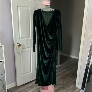 Elegant Green Velvet Wrap Dress